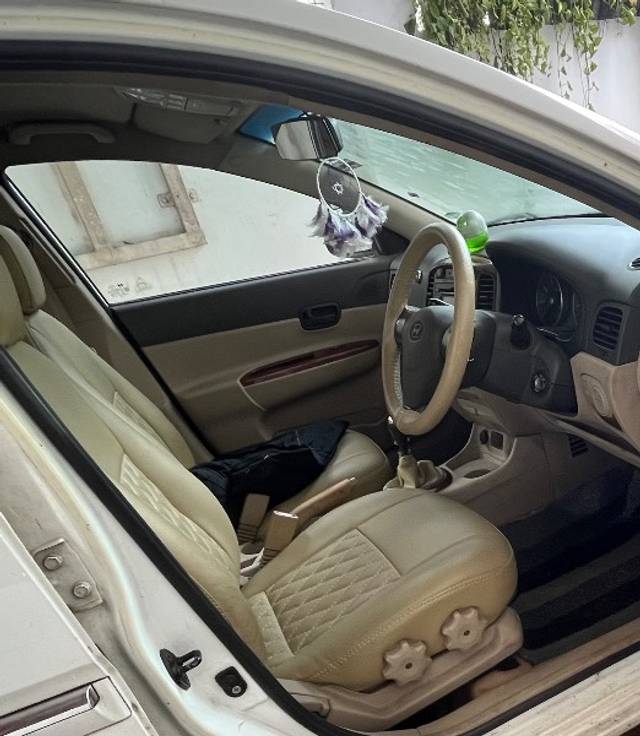 https://images10.gaadi.com/usedgaadi-sellcar/UsedCar/0858f936-b82f-44d2-a75f-76579b0e8c9c/8f30b328-f4bb-4f5e-ab5e-9e91b89e9425.jpeg?imwidth=6402