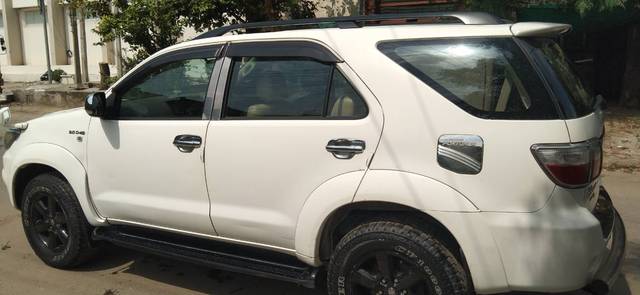 https://images10.gaadi.com/usedgaadi-sellcar/UsedCar/088d1206-a98a-411a-a07e-2bd20715532b/b185b9ae-b6d2-49f8-ad54-fb5a6dcf7f0f.jpg?imwidth=6401