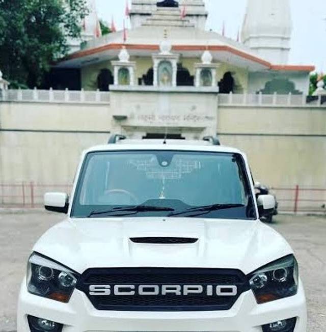 https://images10.gaadi.com/usedgaadi-sellcar/UsedCar/08bce7d6-d5bf-432b-b075-54f8f833939e/834a6791-ac32-4b2c-bd4f-fd746986bfee.jpeg?imwidth=6401