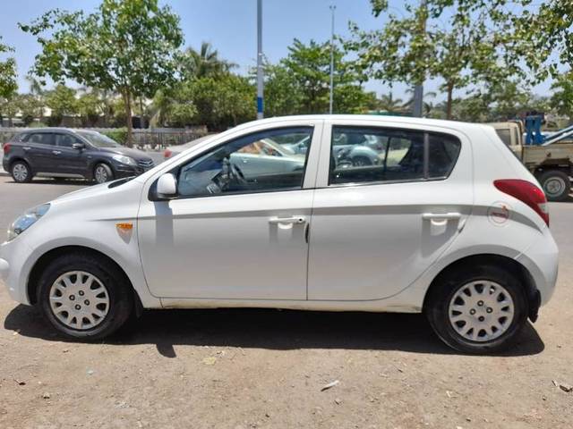 https://images10.gaadi.com/usedgaadi-sellcar/UsedCar/08d1cf8d-d0a6-4192-93ea-b479e537fb05/6735da8b-bdec-4021-81a8-234ba4e969e7.jpg?imwidth=6402