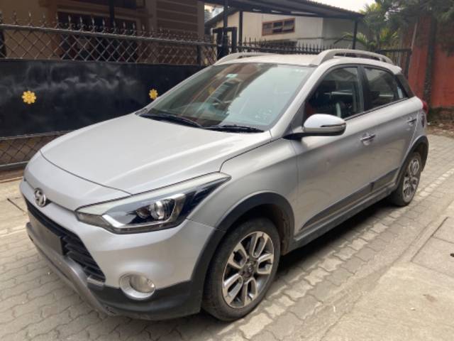 https://images10.gaadi.com/usedgaadi-sellcar/UsedCar/08febd72-0a29-46d1-9157-b546b116341a/835be63b-3263-471b-9834-46824668a4cf.jpg?imwidth=6400