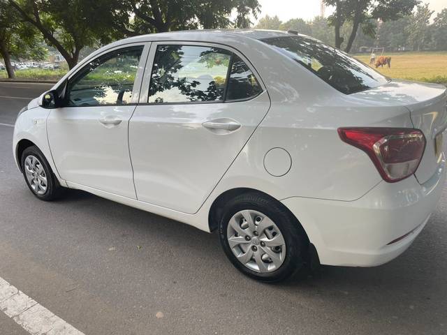 https://images10.gaadi.com/usedgaadi-sellcar/UsedCar/093f4779-1d09-47c4-b915-2d6899299591/3d624d00-6ef7-44e9-bd78-494097716803.jpeg?imwidth=6401