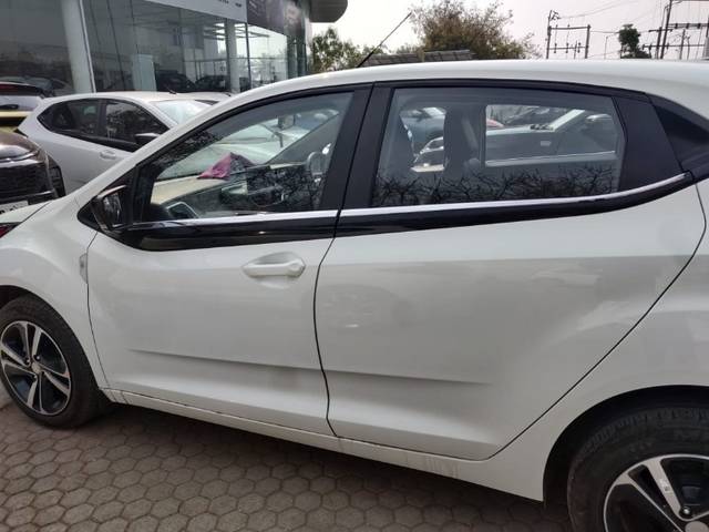 https://images10.gaadi.com/usedgaadi-sellcar/UsedCar/096dcdae-f997-420e-ba5a-26eb9fa46379/4e764392-6d37-4c79-b4c7-7f08bd32bd87.jpeg?imwidth=6400