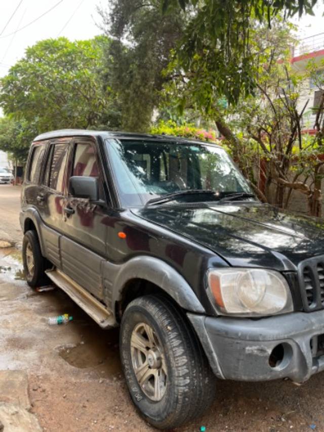 https://images10.gaadi.com/usedgaadi-sellcar/UsedCar/09772759-8a45-4f90-bbe8-9b915dc40cb2/f6028918-2729-43c1-b4a1-efcc001427b0.jpeg?imwidth=6400