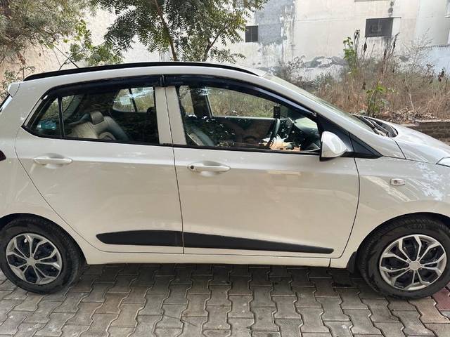 https://images10.gaadi.com/usedgaadi-sellcar/UsedCar/097f4abf-3bf1-4800-b2d0-f1d07606712c/81818f4b-a0e8-4131-967a-fa04549f40f4.jpeg?imwidth=6401