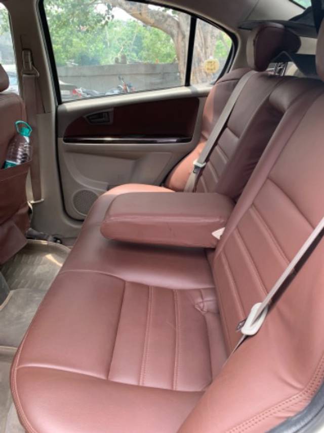 https://images10.gaadi.com/usedgaadi-sellcar/UsedCar/09855182-50bf-488a-b284-696c3e5f511a/26bff75f-277f-4b6f-80da-9a28d5763ee5.jpeg?imwidth=6401