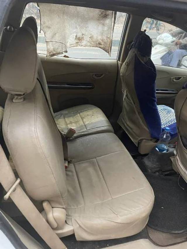 https://images10.gaadi.com/usedgaadi-sellcar/UsedCar/09b5b505-1ecf-4480-b59c-ce688cf81727/f38f1c08-2b60-4cd3-8db4-cd1c88124013.jpg?imwidth=6400