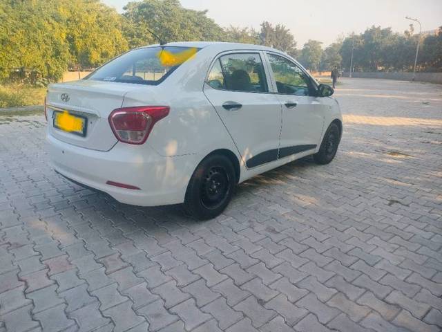 https://images10.gaadi.com/usedgaadi-sellcar/UsedCar/09eea631-f86c-4c65-8651-f36e1f597090/70708cd7-5ce4-4380-9fd1-26a48ea2d89b.jpg?imwidth=6402