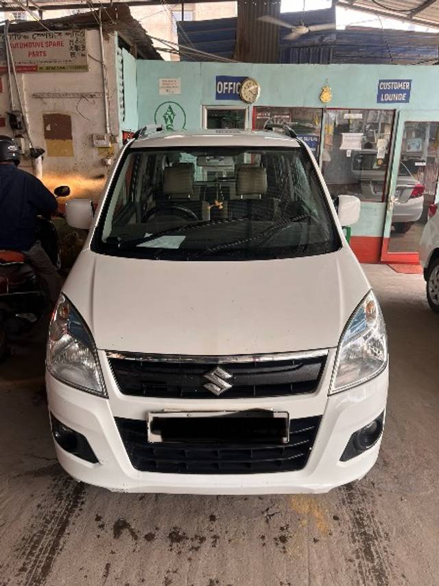 https://images10.gaadi.com/usedgaadi-sellcar/UsedCar/0a220429-d1f2-43ba-b03c-915bd0b9696e/7cf883d9-7693-4786-96f1-328dab6f1391.jpeg?imwidth=6400