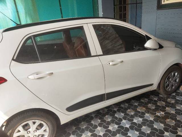 https://images10.gaadi.com/usedgaadi-sellcar/UsedCar/0a2fec6e-06b1-4dbd-a860-742d9cc026f8/c5a7cc84-b002-42b7-abf6-937e0b416b27.jpg?imwidth=6401