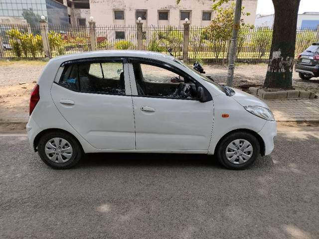 https://images10.gaadi.com/usedgaadi-sellcar/UsedCar/0aa75124-6e0e-43d9-8948-e19c06099164/4a186f77-df0a-4b8b-b94c-8295e1bf5c9f.jpg?imwidth=6400