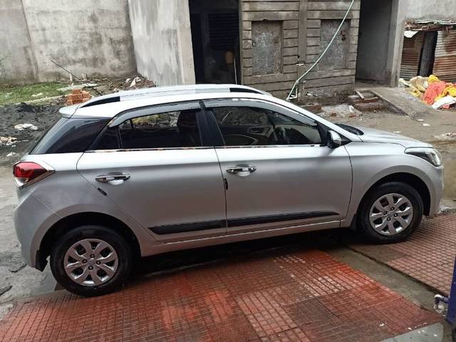 https://images10.gaadi.com/usedgaadi-sellcar/UsedCar/0aa8801c-e61a-46e1-affb-185d5f5fedf7/d74f47b3-707e-4125-85c3-081b15dac625.jpg?imwidth=6401