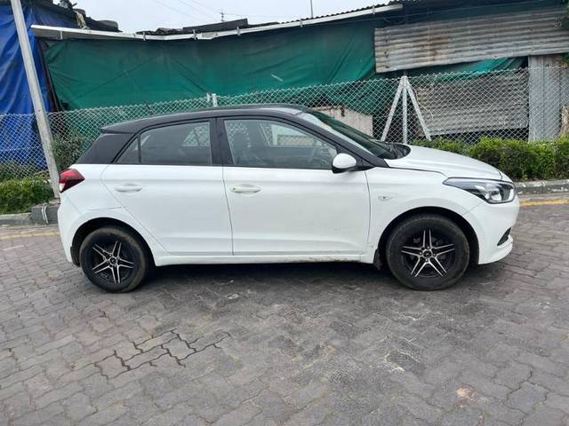 https://images10.gaadi.com/usedgaadi-sellcar/UsedCar/0af43e34-4642-4f28-8705-60f5f079da42/5e402f0f-813f-4069-b458-649875112cc4.jpg?imwidth=6401