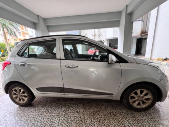 https://images10.gaadi.com/usedgaadi-sellcar/UsedCar/0b1ede94-250d-49ff-9b66-e2865ba19434/75173fba-fac2-4e6f-b193-a759a6b20e2f.jpeg?imwidth=6401