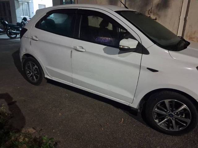 https://images10.gaadi.com/usedgaadi-sellcar/UsedCar/0b2ed7f1-940e-4e06-8376-997787168459/115b501a-adf5-497b-be7f-f4430fbc2814.jpg?imwidth=6401