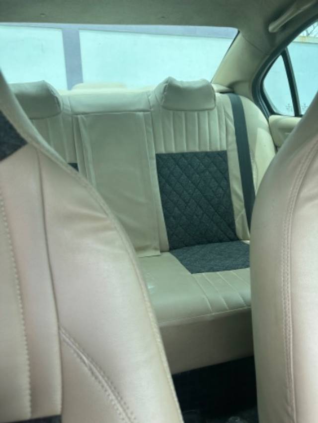 https://images10.gaadi.com/usedgaadi-sellcar/UsedCar/0b466265-f4db-4513-b134-cb65eb60d38e/661cbf59-cd7d-4e72-b5ec-8e74472f00a6.jpeg?imwidth=6402
