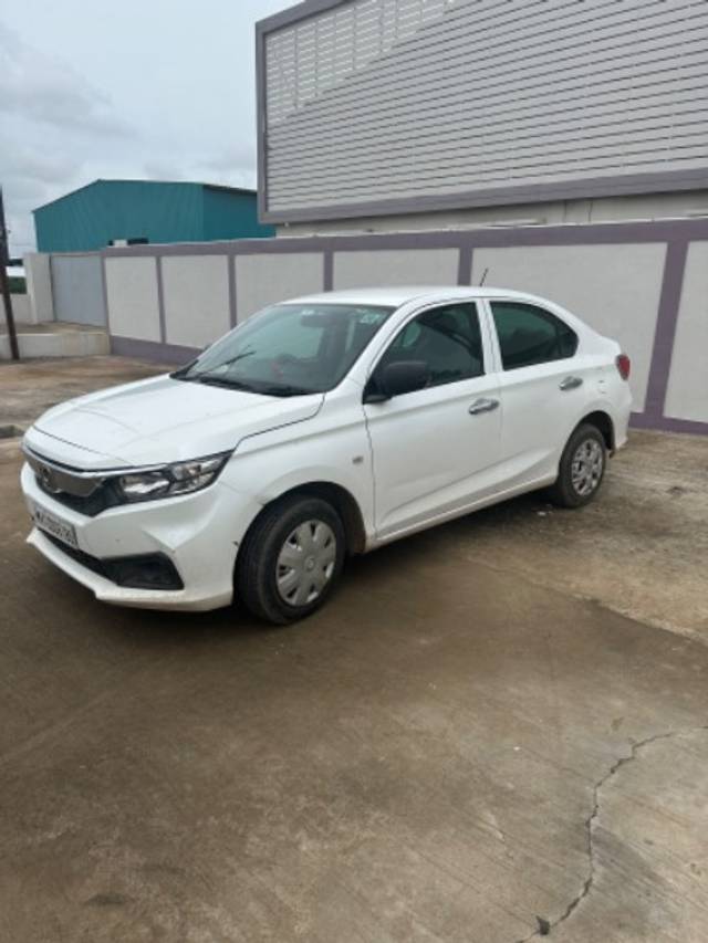 https://images10.gaadi.com/usedgaadi-sellcar/UsedCar/0b466265-f4db-4513-b134-cb65eb60d38e/7fb5acb4-55cd-4a51-abab-756fb46e6886.jpeg?imwidth=6401