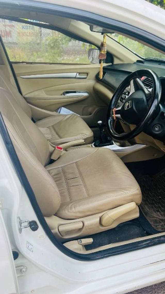 https://images10.gaadi.com/usedgaadi-sellcar/UsedCar/0b6ddff0-a6ae-4210-b4bb-5e214cb47019/59e77a45-35e5-419c-bcf5-f9478e074624.jpeg?imwidth=6401