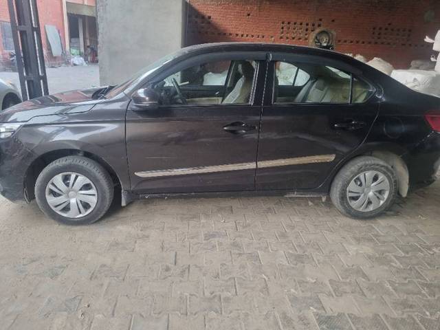 https://images10.gaadi.com/usedgaadi-sellcar/UsedCar/0b73889e-92e4-4c36-aa32-9b2bc59ff082/55409ead-2602-48af-991e-880ed5872a17.jpg?imwidth=6400