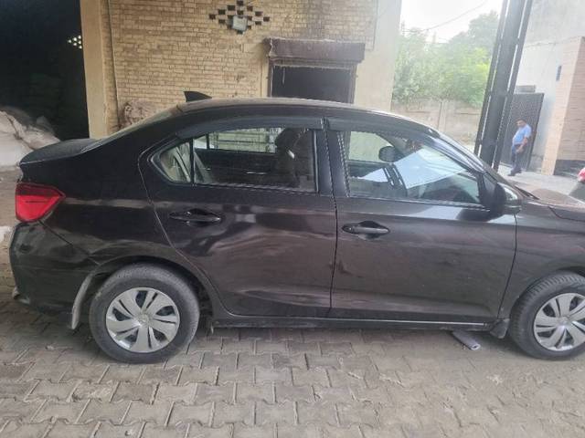 https://images10.gaadi.com/usedgaadi-sellcar/UsedCar/0b73889e-92e4-4c36-aa32-9b2bc59ff082/ed7eb2e7-e6b9-4c05-9226-224657d70044.jpg?imwidth=6401