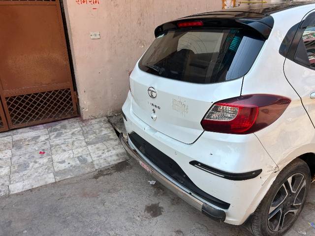 https://images10.gaadi.com/usedgaadi-sellcar/UsedCar/0b914160-5d08-4eb2-bd90-42eb2cb76b32/ce54fe7b-b004-41db-945d-18e4f8e9c1ba.jpeg?imwidth=6400