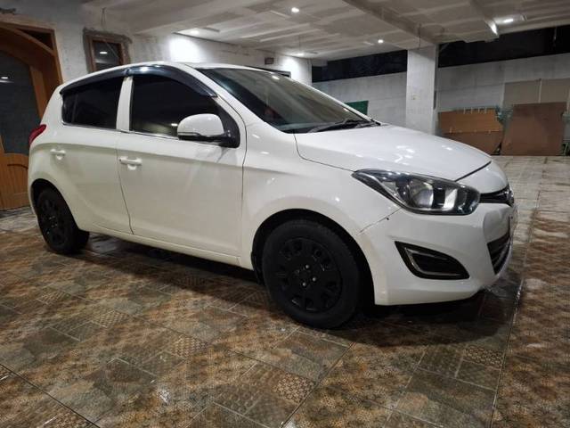 https://images10.gaadi.com/usedgaadi-sellcar/UsedCar/0b9ed0f8-1591-4d95-acce-18e6b5ed0e18/b034cc58-2e8e-4a58-a6ea-c6946104f7d0.jpg?imwidth=6400