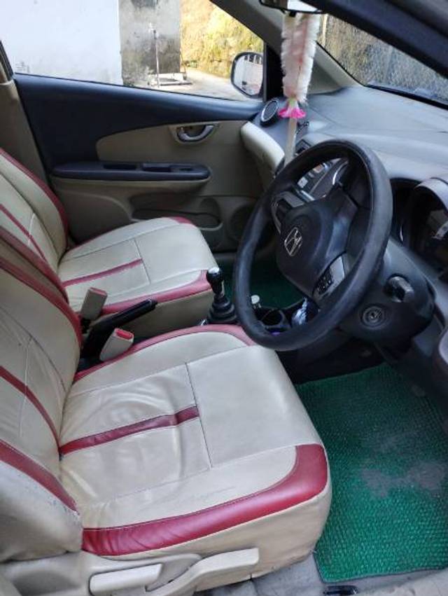 https://images10.gaadi.com/usedgaadi-sellcar/UsedCar/0bdc94ed-a590-4a19-91e3-d0c7194a1ed7/f23acd0d-474b-4d16-9159-98107ef74f36.jpg?imwidth=6402