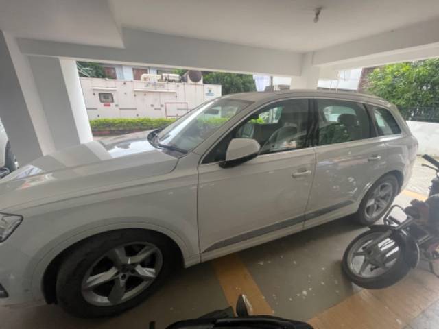 https://images10.gaadi.com/usedgaadi-sellcar/UsedCar/0c696e0e-bbff-46c8-965a-cd6ecef6e9ef/e34a391f-8df4-4e0e-90e1-c3a7da451a4b.jpg?imwidth=6400