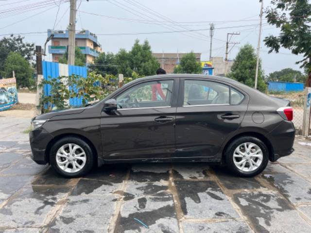 https://images10.gaadi.com/usedgaadi-sellcar/UsedCar/0c8a1f16-a434-4faf-bc99-ce0ee3ef87fe/c682ddc5-9e9e-4a39-a064-6e74eba1d130.jpeg?imwidth=6401