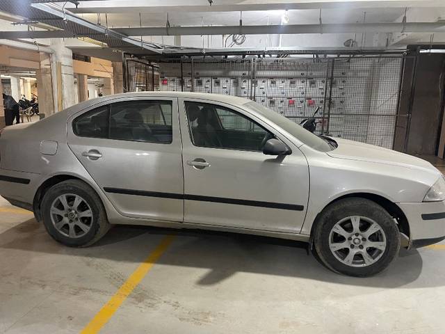 https://images10.gaadi.com/usedgaadi-sellcar/UsedCar/0cbdcc29-dbea-4130-8e22-f3b71ea9b0dd/e5a09c57-77fa-429c-8c8a-f841826c3f1a.jpeg?imwidth=6401