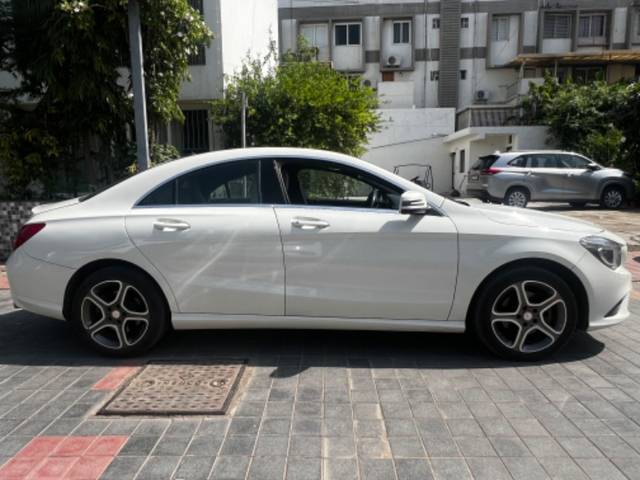 https://images10.gaadi.com/usedgaadi-sellcar/UsedCar/0cd17f9b-eecc-4dfb-8b01-e513f626a99a/62ae0535-cd1b-4945-b5c9-c1a60408e195.jpg?imwidth=6401