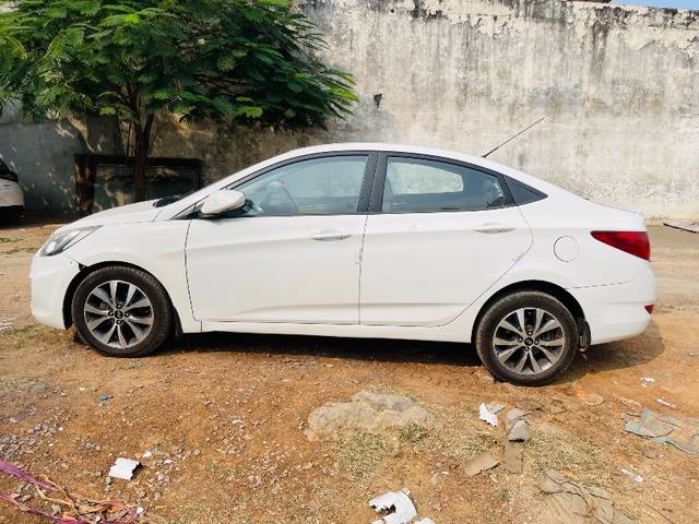 https://images10.gaadi.com/usedgaadi-sellcar/UsedCar/0d29647f-0212-44ec-a842-7955b81fe069/9262e98b-e234-4e92-96a5-8e799b0c73cb.jpeg?imwidth=6401