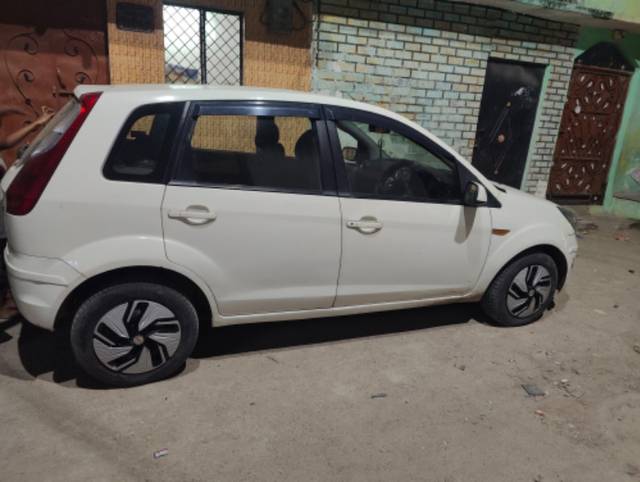https://images10.gaadi.com/usedgaadi-sellcar/UsedCar/0d52e2aa-3ce3-4414-81f3-497989fa21a1/4a8b8a3a-5d43-4cea-b62e-7b0c7c97e53f.jpeg?imwidth=6402