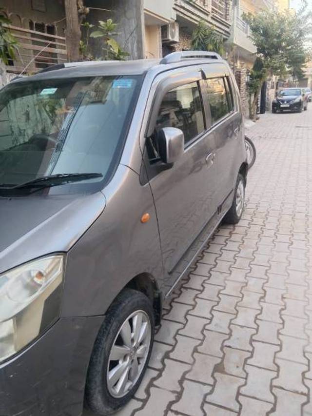 https://images10.gaadi.com/usedgaadi-sellcar/UsedCar/0d53bc83-261c-465f-ac5a-4a082bf6cdce/6fb7d4a8-8684-4fbc-b6a7-4260b87cc386.jpg?imwidth=6400