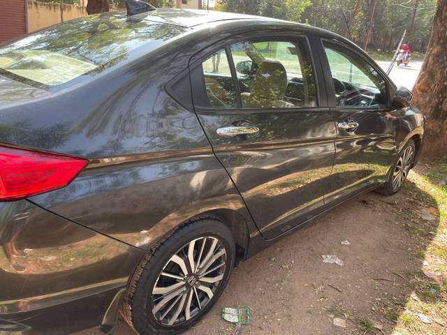 https://images10.gaadi.com/usedgaadi-sellcar/UsedCar/0d5e8951-74f1-437a-a638-4695c1aa5918/eb071af0-771b-4eba-8267-768010c5b8db.jpg?imwidth=6400