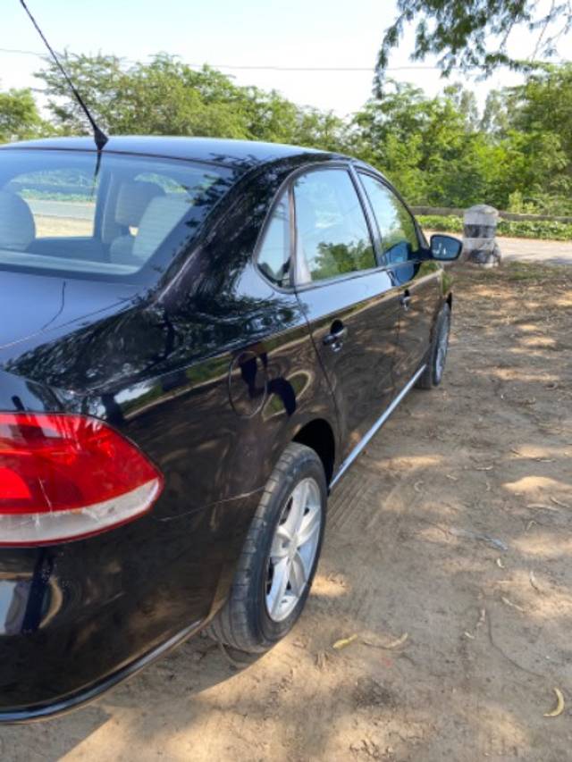 https://images10.gaadi.com/usedgaadi-sellcar/UsedCar/0d8169e9-be6c-4d3f-85d3-359286f6085f/2b9c2695-8b8e-4cff-9d1d-3fcbf1c94673.jpeg?imwidth=6402