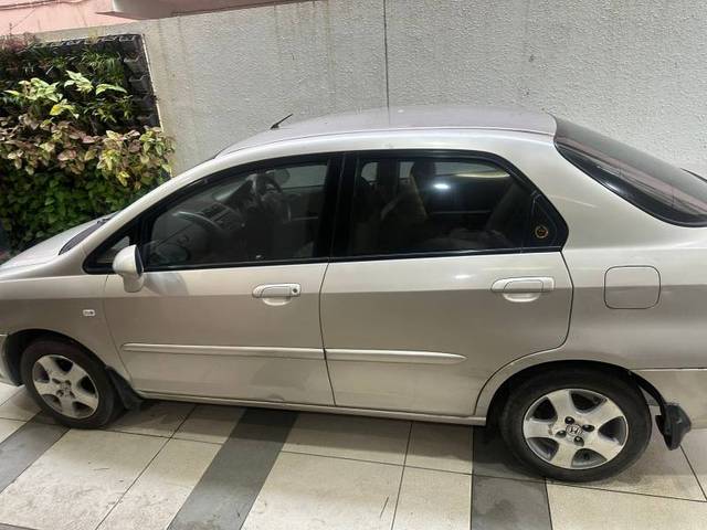 https://images10.gaadi.com/usedgaadi-sellcar/UsedCar/0da219db-e3c8-4e4f-bd09-aba00412c293/773f4ffe-1952-4d1c-9eee-0cd587133ce7.jpeg?imwidth=6402