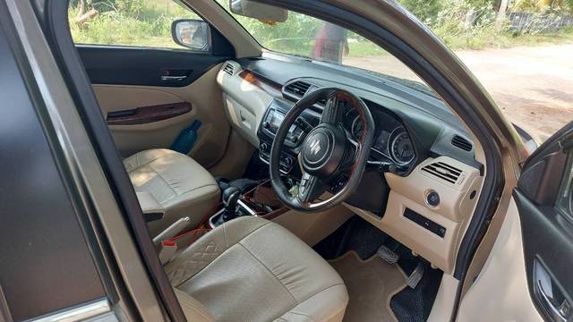 https://images10.gaadi.com/usedgaadi-sellcar/UsedCar/0dd32e9a-5931-4b18-83f6-6051cb172019/d07b2bdc-e304-4a44-8d8f-5e0705894268.jpg?imwidth=6402