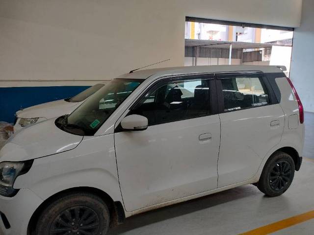 https://images10.gaadi.com/usedgaadi-sellcar/UsedCar/0ddc7e9f-b473-46e6-84ff-8a872ce596c6/002384f6-496a-4695-9ba9-561cb48becba.jpg?imwidth=6402