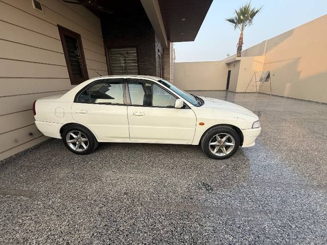 https://images10.gaadi.com/usedgaadi-sellcar/UsedCar/0e065121-644d-48a0-8acf-84d11ee02cf3/814f5144-b058-4d00-b4b4-b0982891d19a.jpeg?imwidth=6401