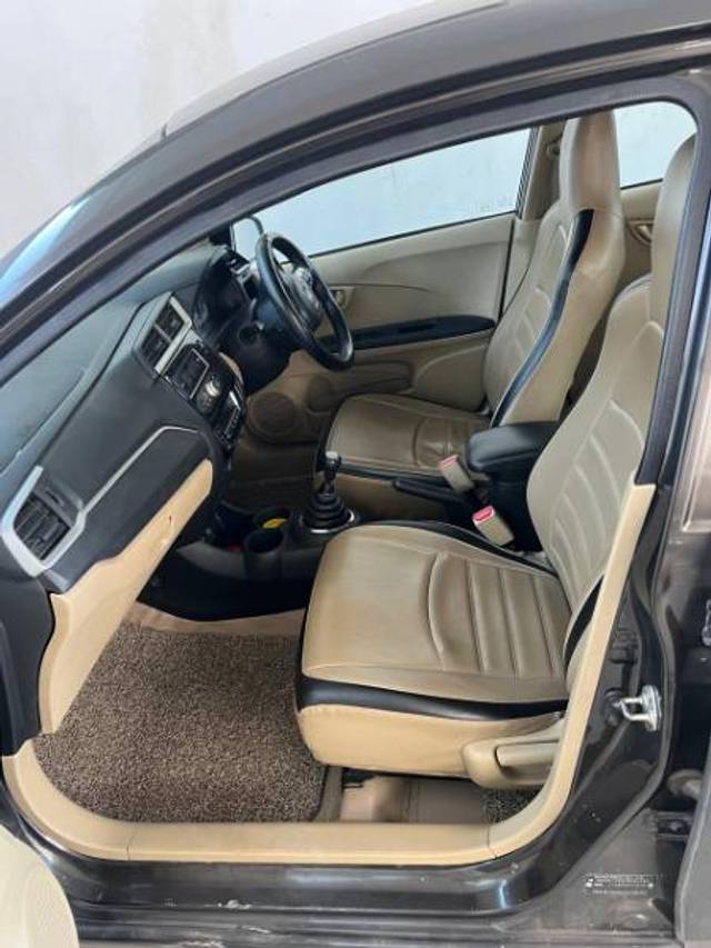 https://images10.gaadi.com/usedgaadi-sellcar/UsedCar/0e339e10-770c-4802-9520-7b7a8ac0b292/5db5be41-d896-4972-ac8a-188a32d3643e.jpeg?imwidth=6402