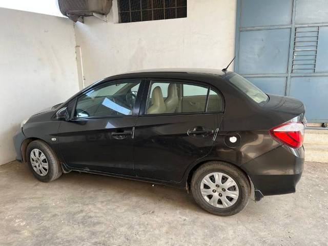 https://images10.gaadi.com/usedgaadi-sellcar/UsedCar/0e339e10-770c-4802-9520-7b7a8ac0b292/68fa1b51-9f86-4b95-8750-7ef1b64455c2.jpeg?imwidth=6400