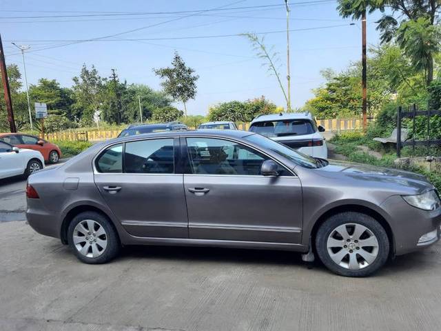 https://images10.gaadi.com/usedgaadi-sellcar/UsedCar/0e38e642-a5b7-495d-b6f6-efc5b5cfdf5f/ec222b36-a9fa-4283-8776-2285b8898be2.jpg?imwidth=6401