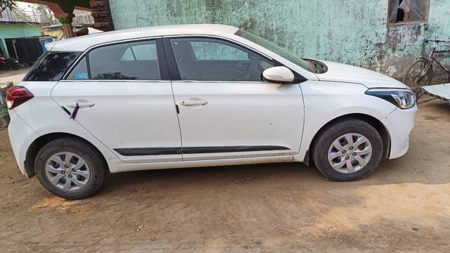 https://images10.gaadi.com/usedgaadi-sellcar/UsedCar/0e5900a3-0479-4bb1-9a56-d4a05121d318/0fbb4f4a-6f36-41f0-91db-080d804a58db.jpg?imwidth=6400