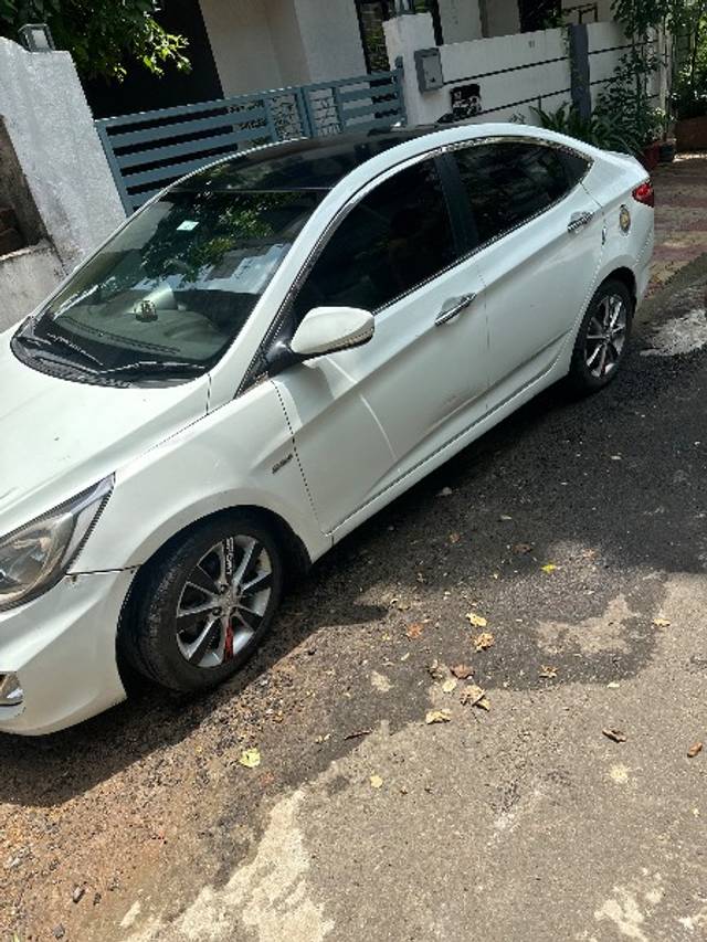 https://images10.gaadi.com/usedgaadi-sellcar/UsedCar/0eb06a04-75bc-4bbd-84e8-36e2afd43559/1f6e7cca-8599-46c1-9910-0d74afdaa28b.jpeg?imwidth=6400