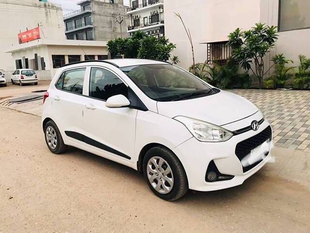 https://images10.gaadi.com/usedgaadi-sellcar/UsedCar/0ec11b09-43ed-45f0-80fc-a2b837472f13/61590b93-d005-4cd3-879c-1e445c6df35c.jpeg?imwidth=6400