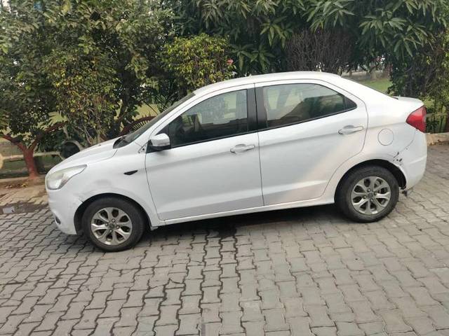 https://images10.gaadi.com/usedgaadi-sellcar/UsedCar/0ec24b58-beef-4220-8d27-2159dcdb1aa2/fddb14a2-b4ed-45d5-92b7-1b7b14383dfe.jpeg?imwidth=6401