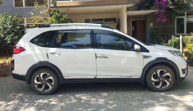 https://images10.gaadi.com/usedgaadi-sellcar/UsedCar/0ed197d4-675e-4632-9269-3d995df809f2/352c36c2-ee51-4f6b-bb79-50ba318f9fdc.jpg?imwidth=6401