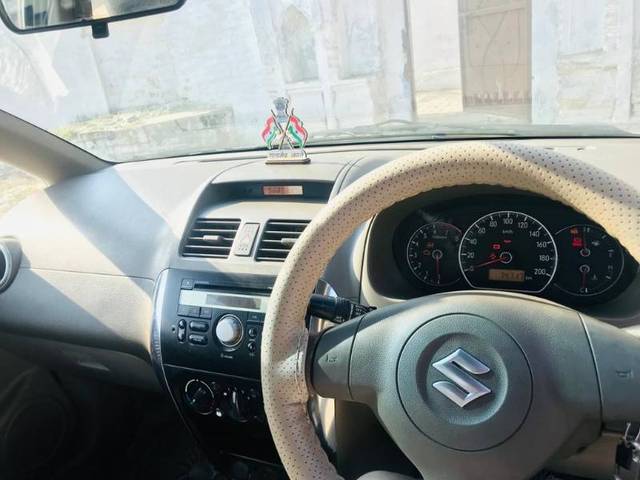 https://images10.gaadi.com/usedgaadi-sellcar/UsedCar/0ed62e93-7ed0-43df-9198-737e070d5e00/026211a9-71f3-4ad8-836c-55da58538a25.jpg?imwidth=6401