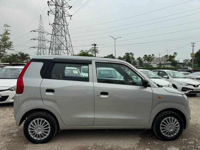 https://images10.gaadi.com/usedgaadi-sellcar/UsedCar/0f123365-ed3f-446c-a3b7-81b2663f61d6/34bdc0d5-dc05-4254-9021-a2949d73165a.jpg?imwidth=6401